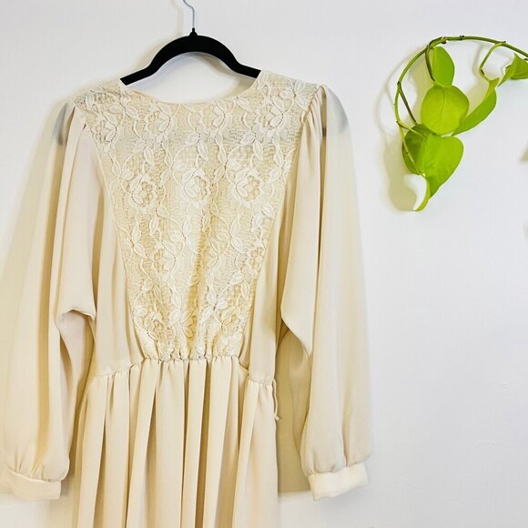 Long Sleeve Vintage Lace Front Cream Dress - Picture 8 of 11